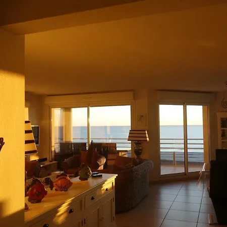 Canetbeach דירה *